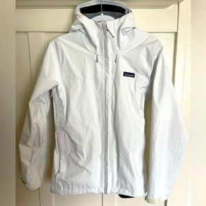 White Patagonia Torrentshell 3L Rain Jacket - size Medium